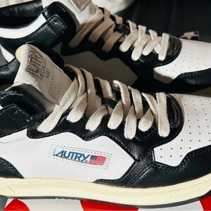 Autry Men's Black and White Sneakers